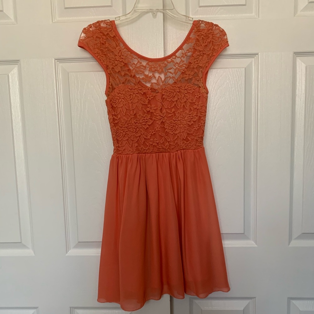 XS Coral Short-Sleeved Lace Dress